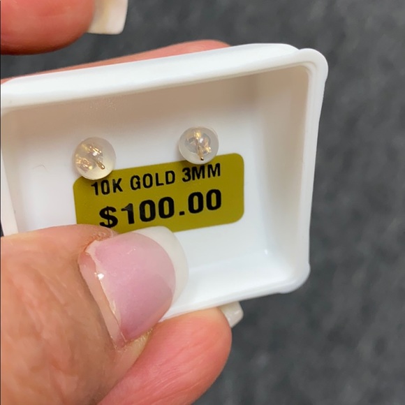 10K Yellow Gold Push Back Round cut Earrings - Picture 8 of 8